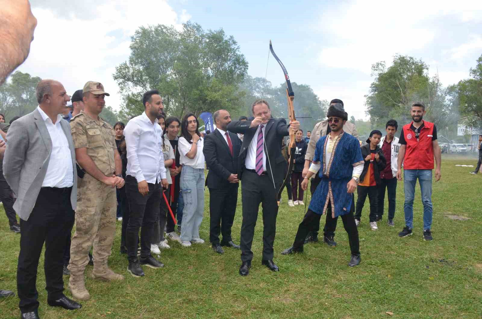 bulanikta-cocuklar-senlikte-gonullerince-eglendi