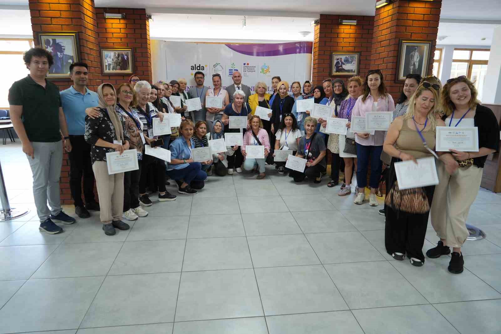 edremitte-kadinlarin-yerel-yonetime-katilimi-gucleniyor
