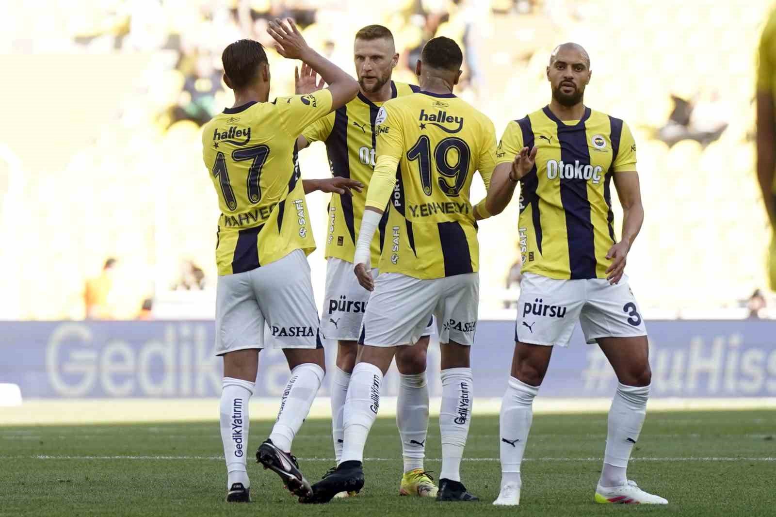 fenerbahce-evinde-kazanarak-sezonu-bitirdi
