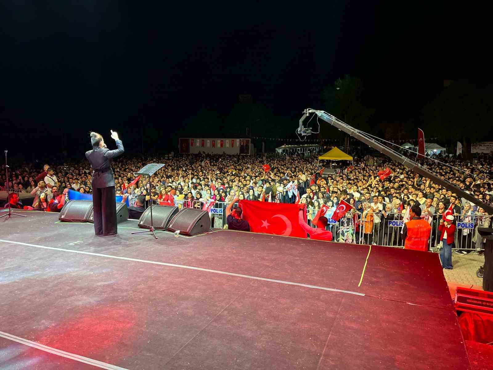 fu-50-yil-festivali-azerinin-unutulmaz-konseriyle-sona-erdi