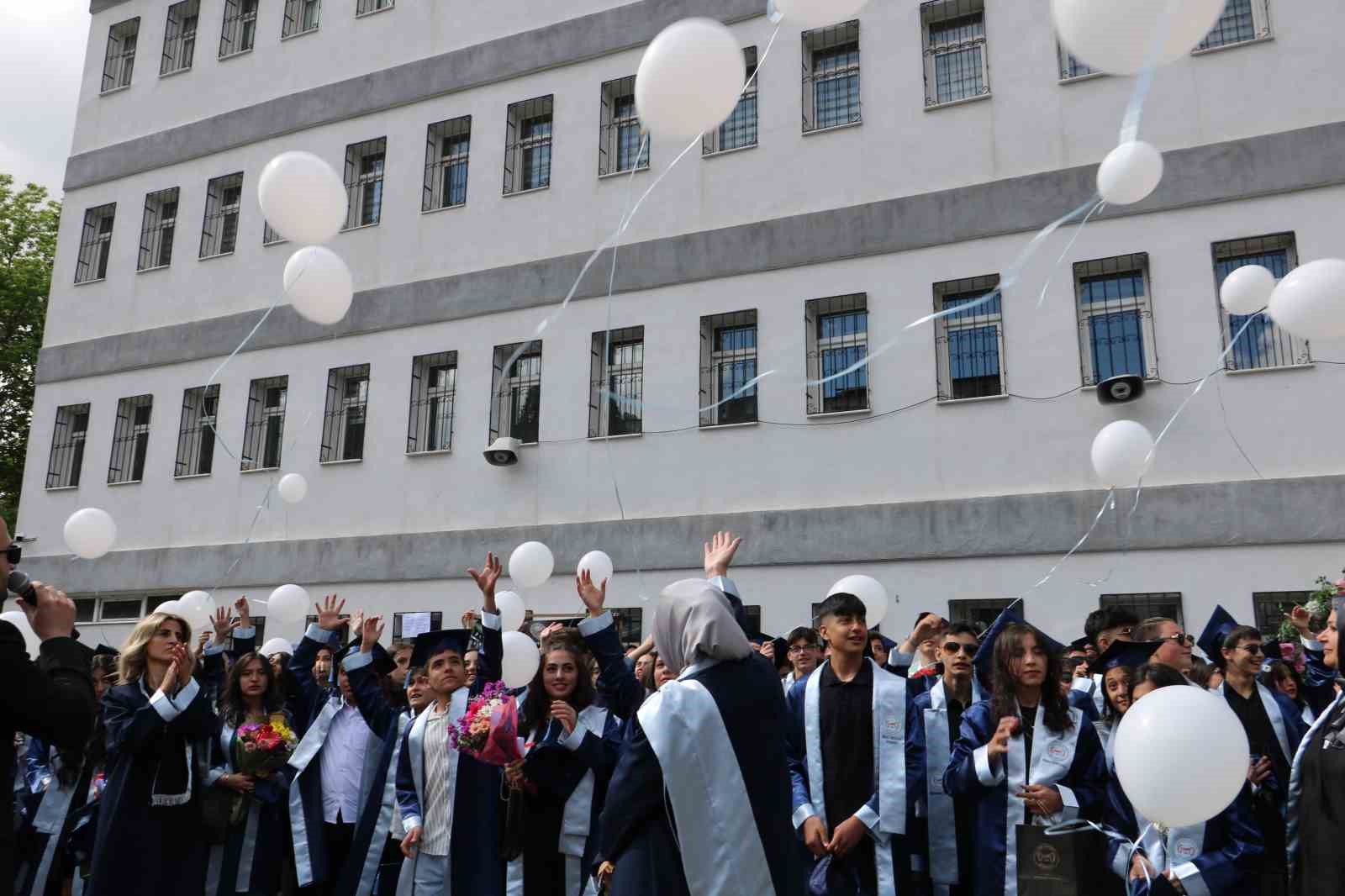 gazze-icin-beyaz-balon-ucurdular