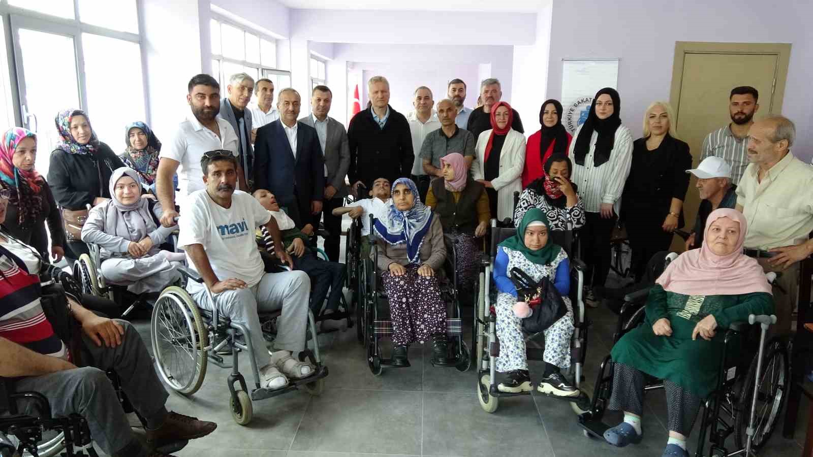 ihtiyac-sahibi-engelliler-bayram-oncesinde-sandalyelerine-kavustu