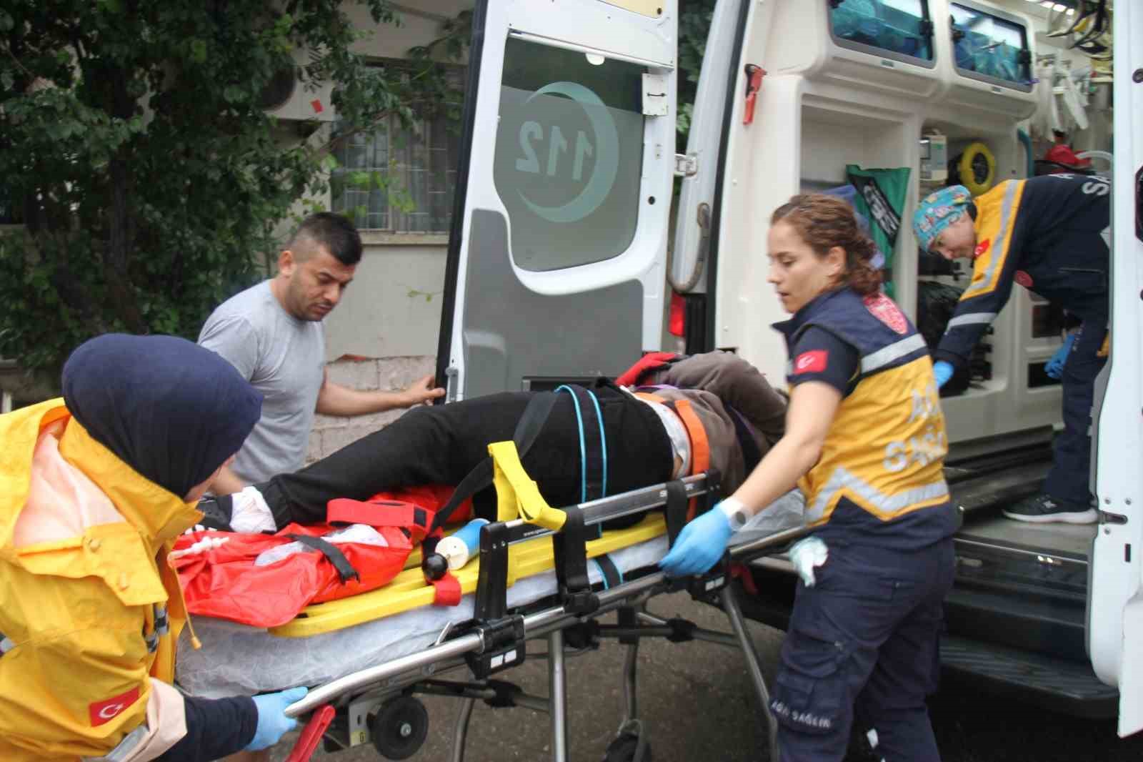kamyonet-ile-carpisan-motosikletin-surucusu-yaralandi