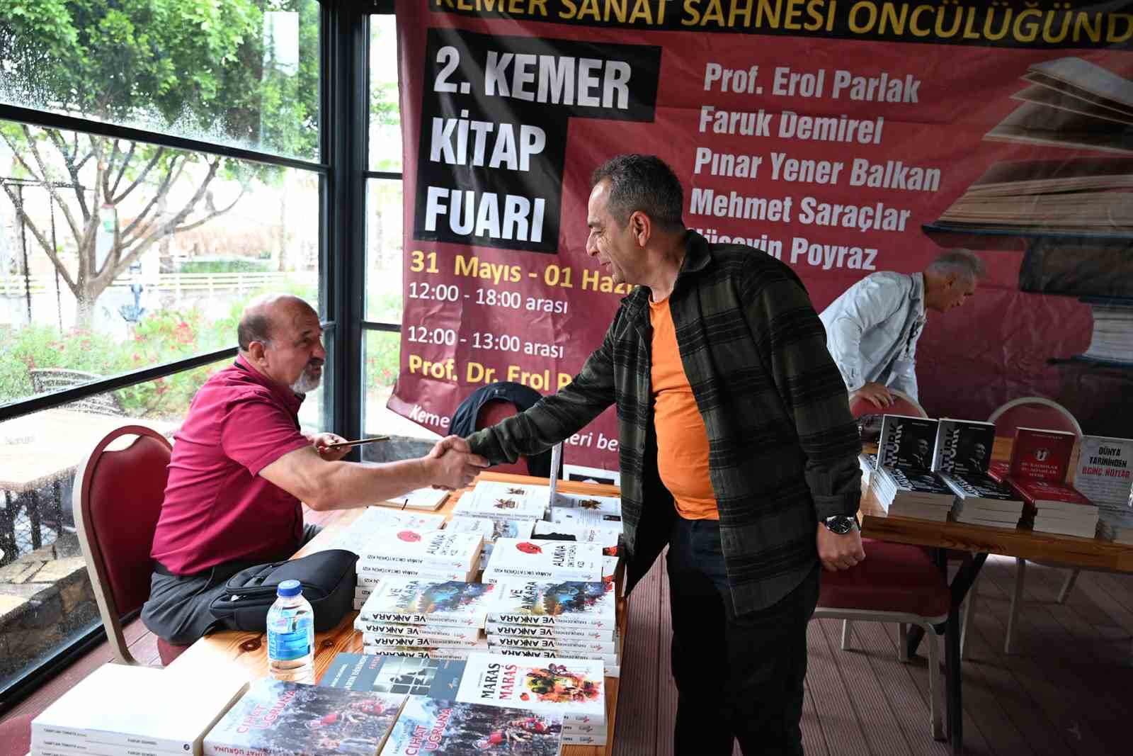 kemer-kitap-fuari-basladi