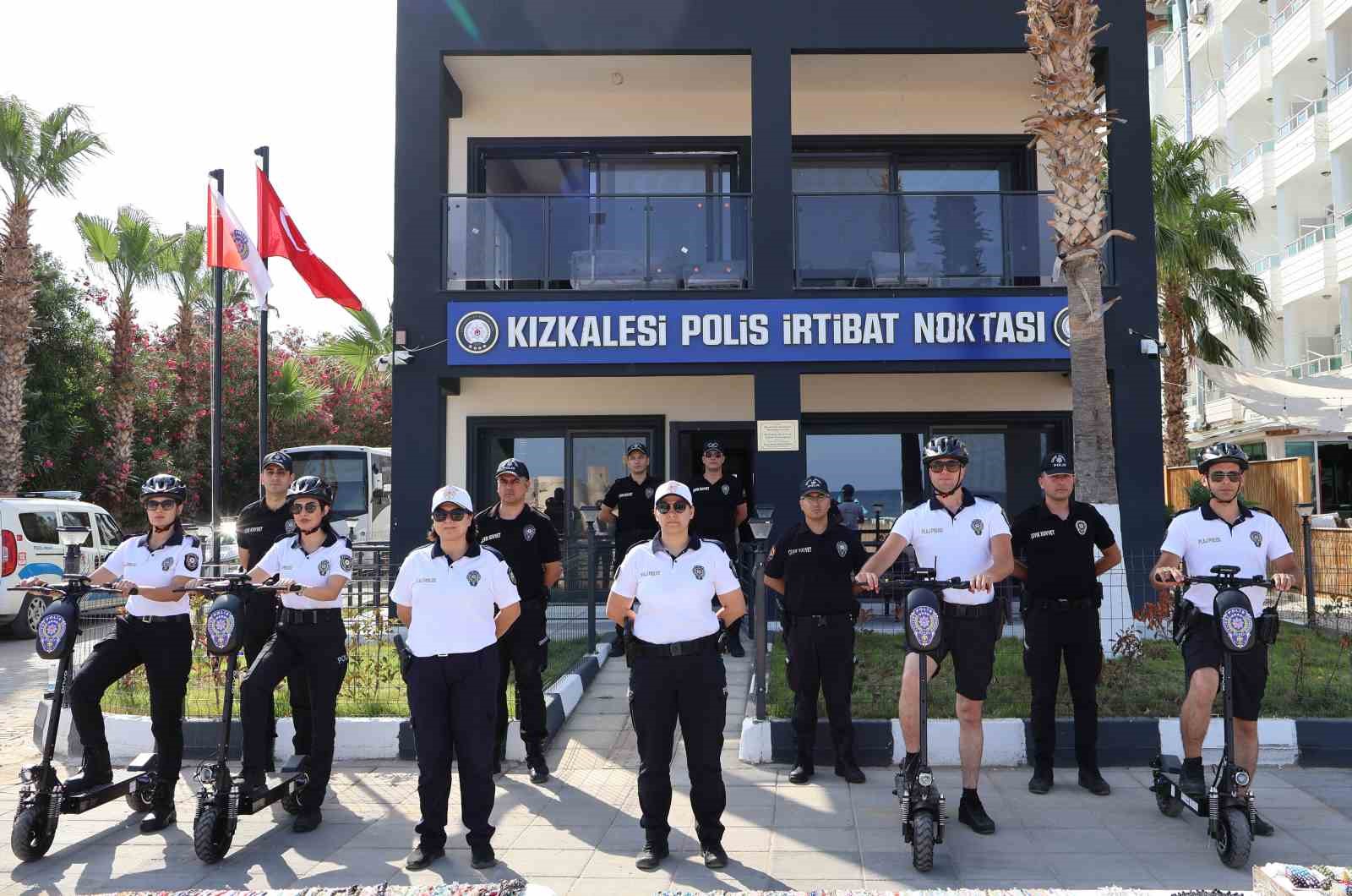 kizkalesi-sezona-hazirscooterlu-plaj-polisleri-de-goreve-basladi