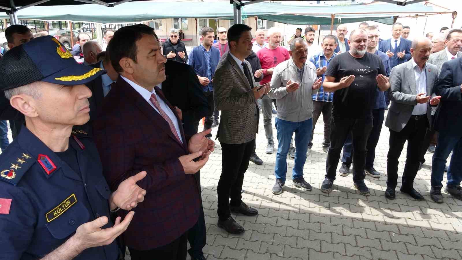 kutahyada-kurban-pazari-torenle-acildi
