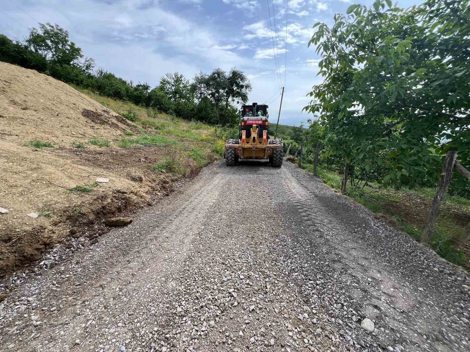 malzemeli-yol-bakim-calismalari-suruyor