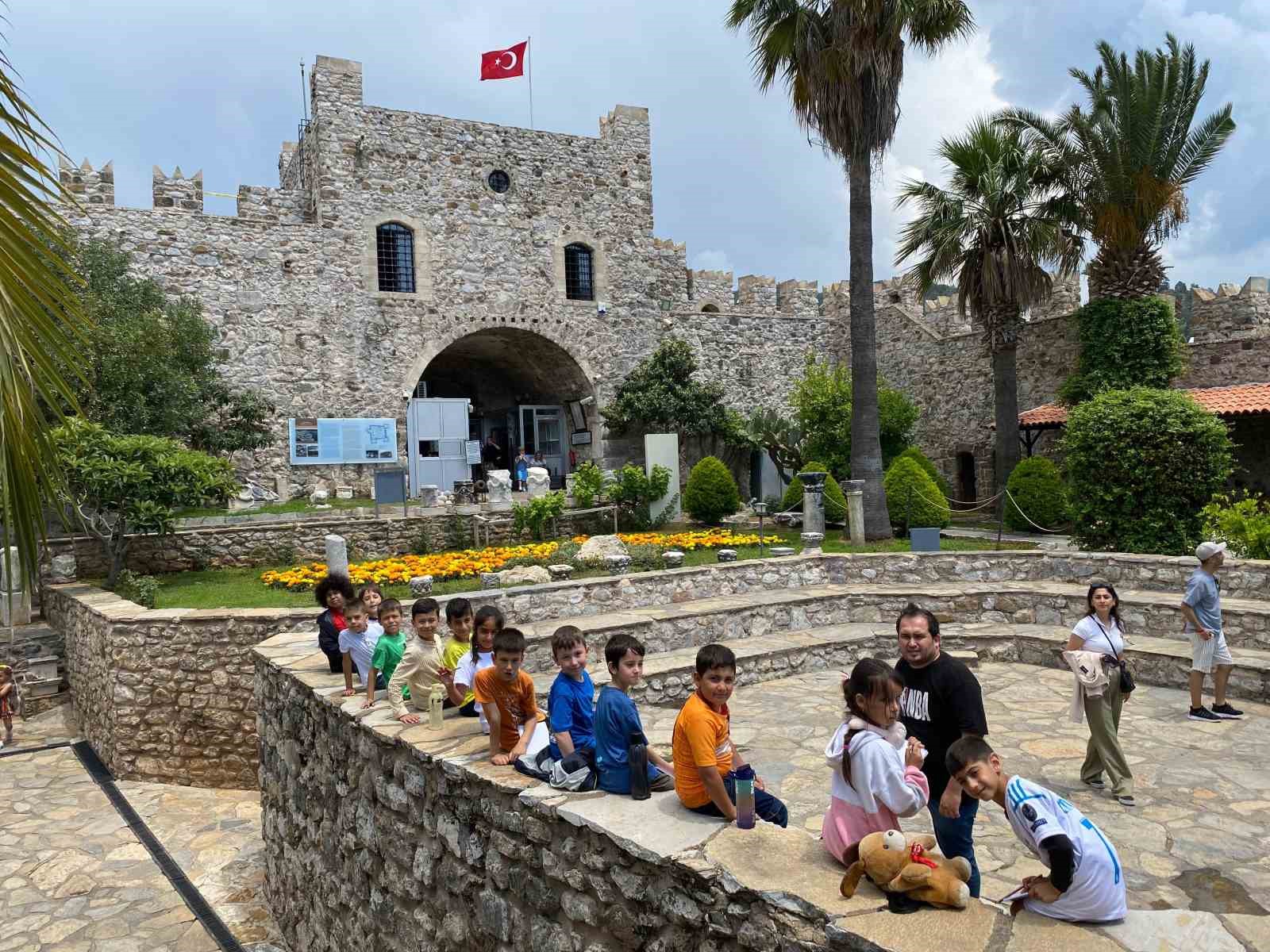 menteseli-cocuklar-tarihi-resmetti
