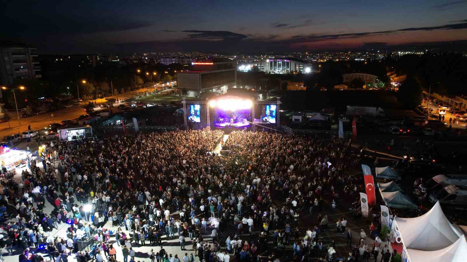 niluferde-karadeniz-festivali-coskusu
