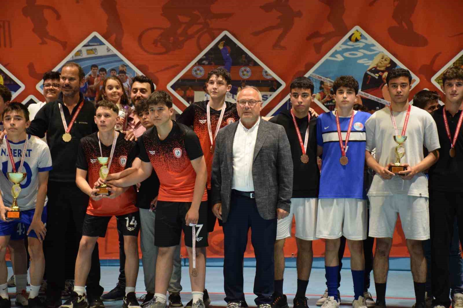 okul-sporlari-futsal-musabakalari-sona-erdi
