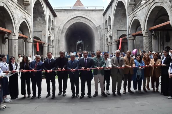 raci-alkir-guzel-sanatlar-lisesi-ogrencileri-yine-hayran-birakti