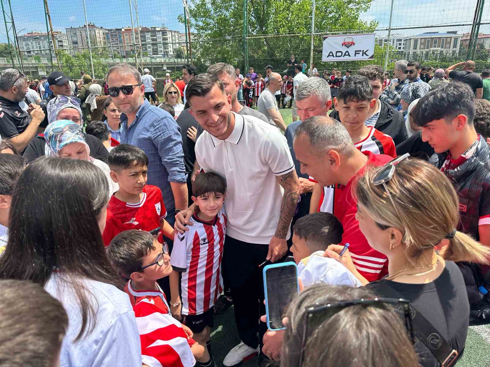 samsunsporlu-oyunculardan-miniklere-motivasyon-ziyareti