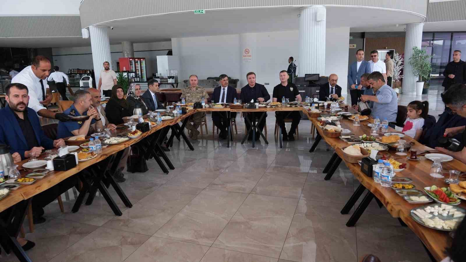 sehit-aileleri-onuruna-kahvalti-programi-duzenlendi