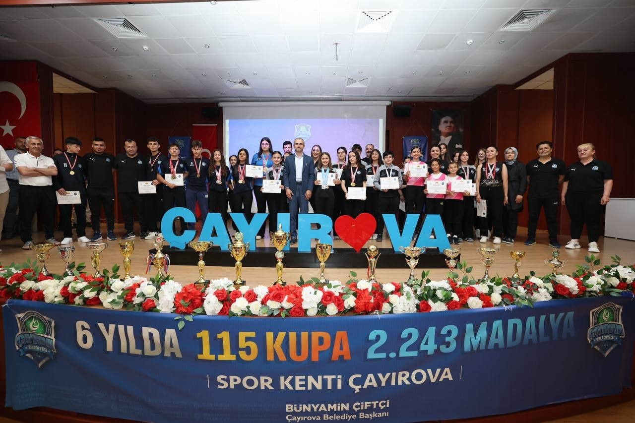 sezonu-10-kupa-ve-160-madalyayla-tamamladilar