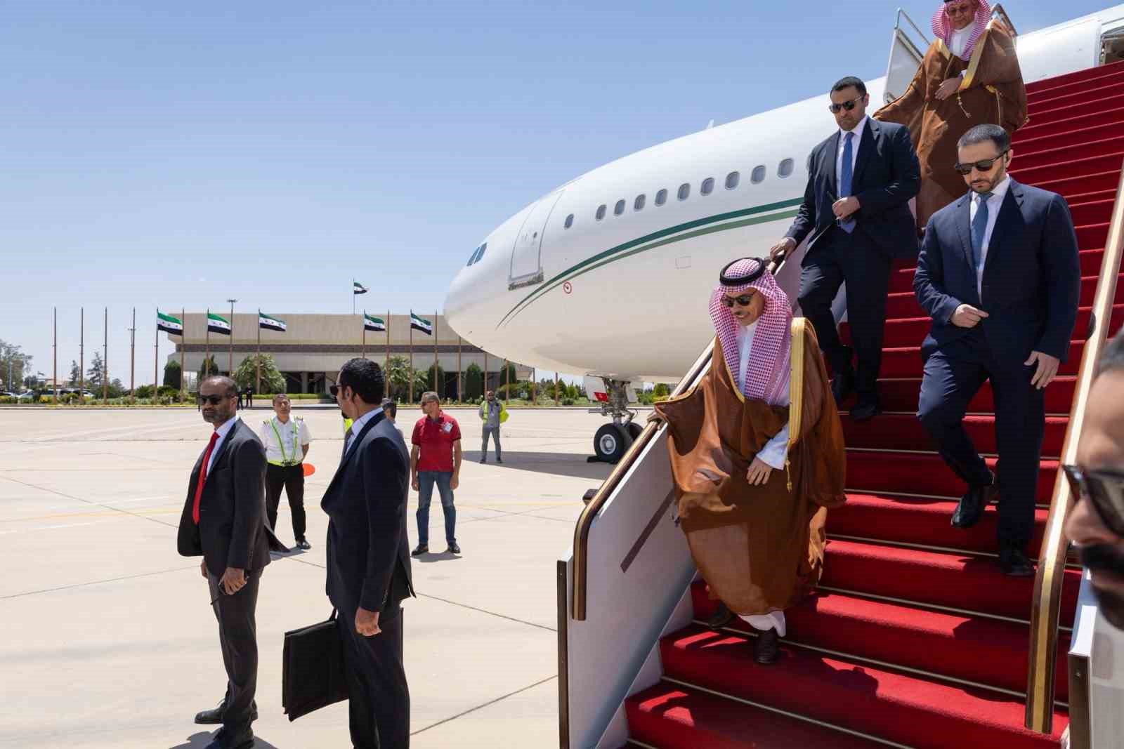 suudi-arabistan-ve-katardan-suriyedeki-devlet-calisanlarina-mali-destek