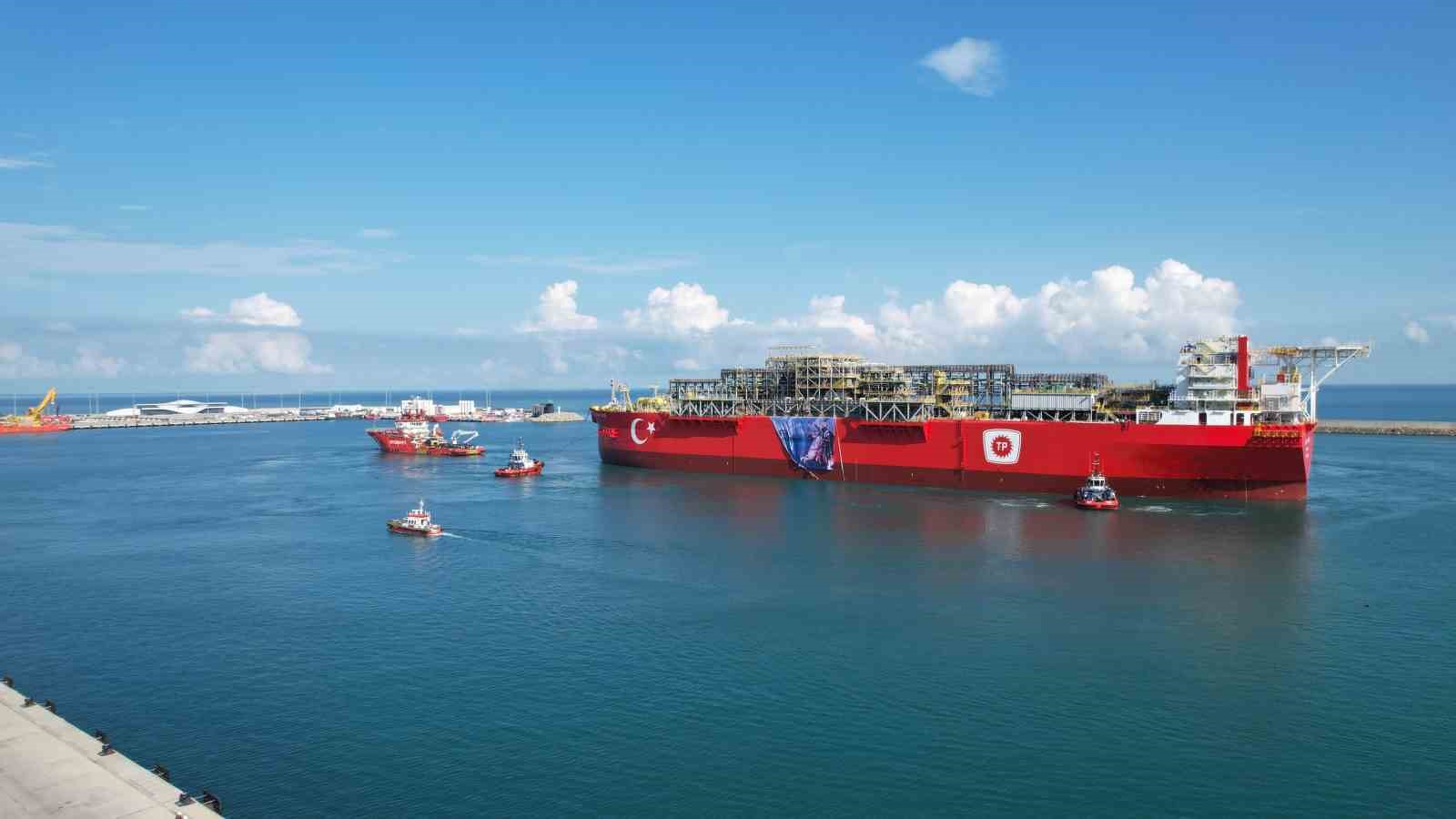 turkiyenin-ilk-yuzer-gaz-uretim-platformu-osman-gazi-limanda-yerini-aldi