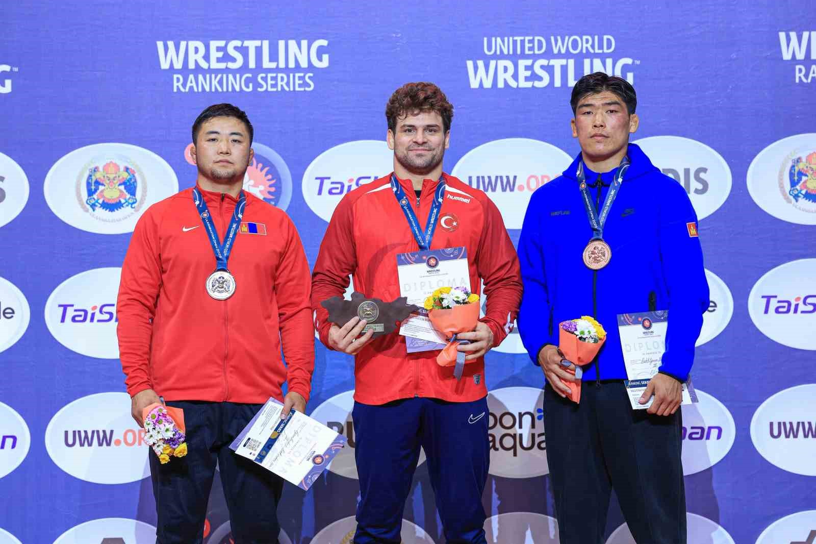 ulaanbaatar-open-ranking-serisinde-osman-gocenden-altin-madalya