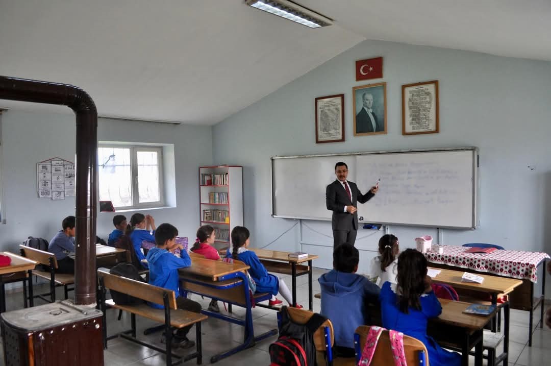 akyaka-kaymakami-demirtas-koy-okullarinda-0-jpg