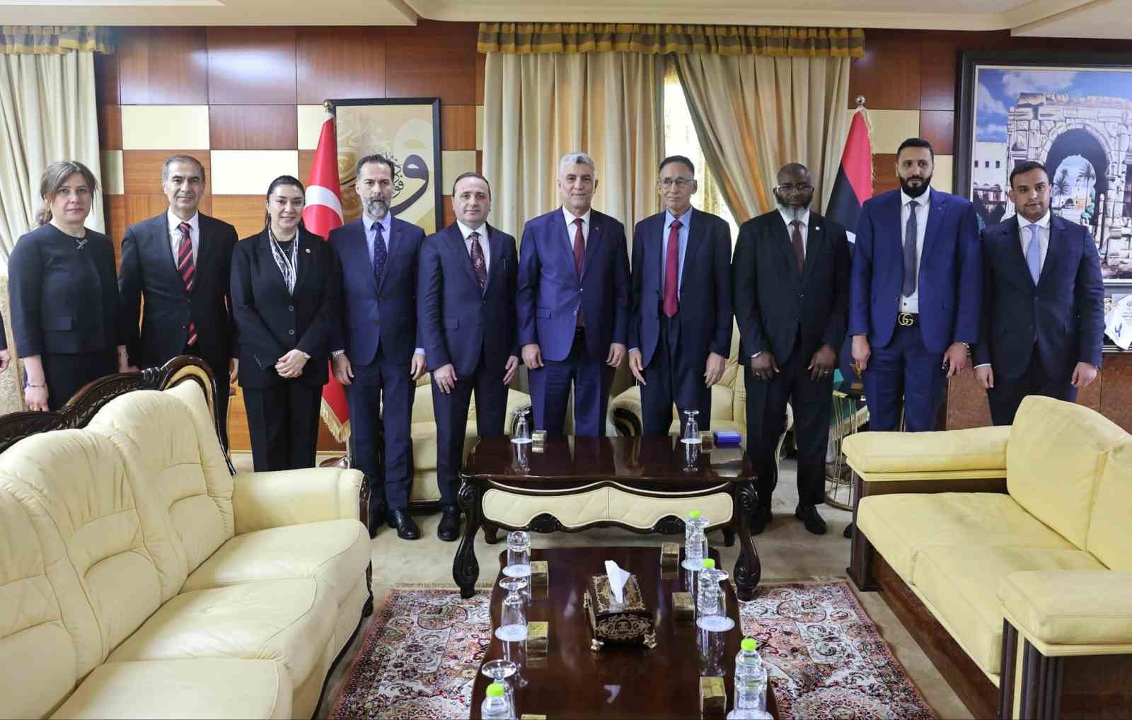 bakan-bolat-libya-ekonomi-ve-ticaret-bakani-el-huveyc-ile-gorustu-0-jpg