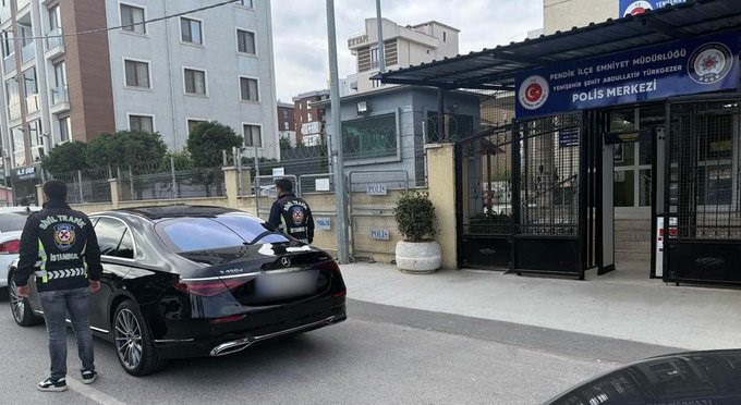 bakan-yerlikaya-aracin-uzerindeki-trafikte-gecis-ustunlugu-hakki-cakar-iptal-edildi-0-jpg