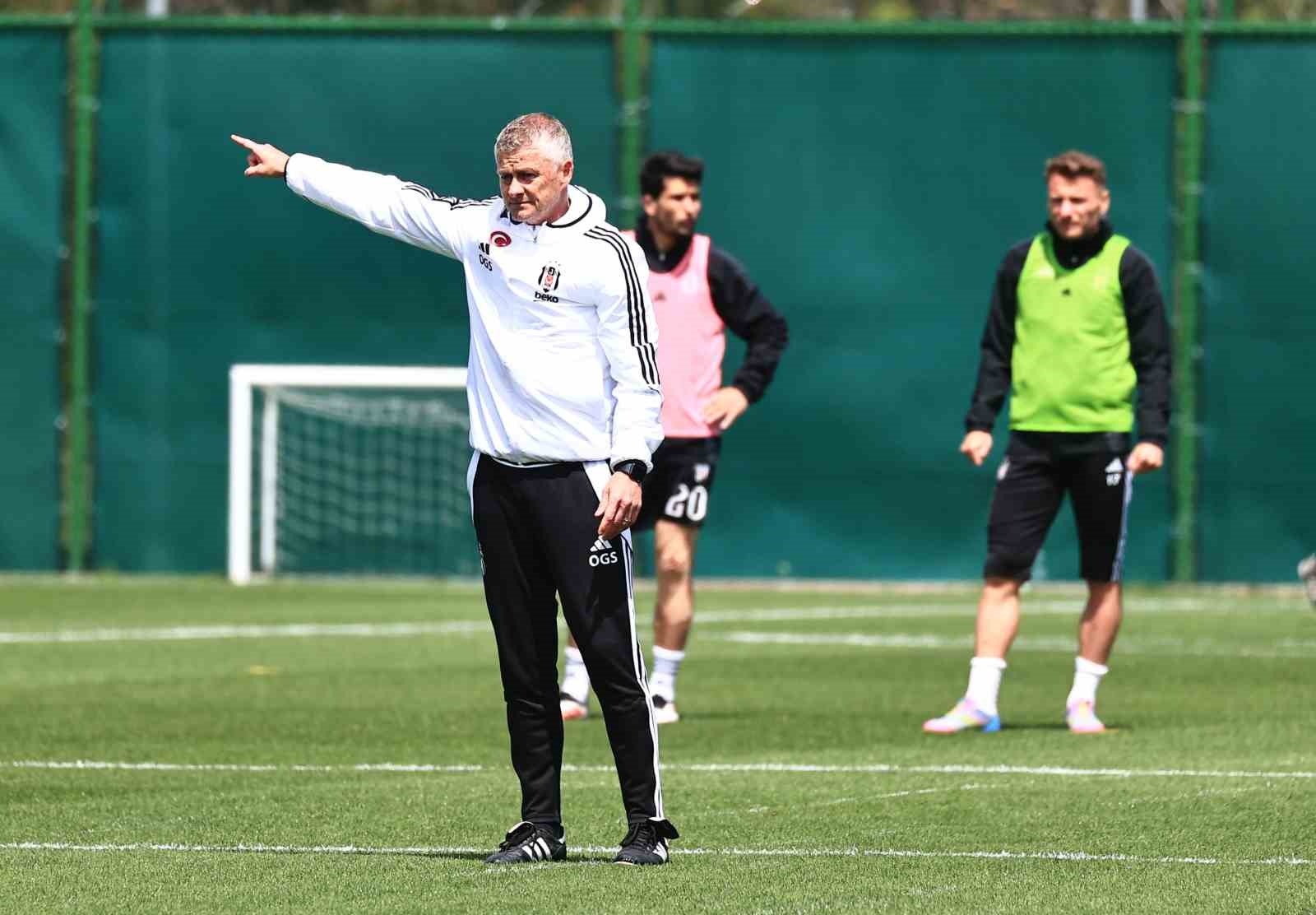 besiktas-fenerbahce-derbisi-hazirliklarina-devam-etti-0-jpg