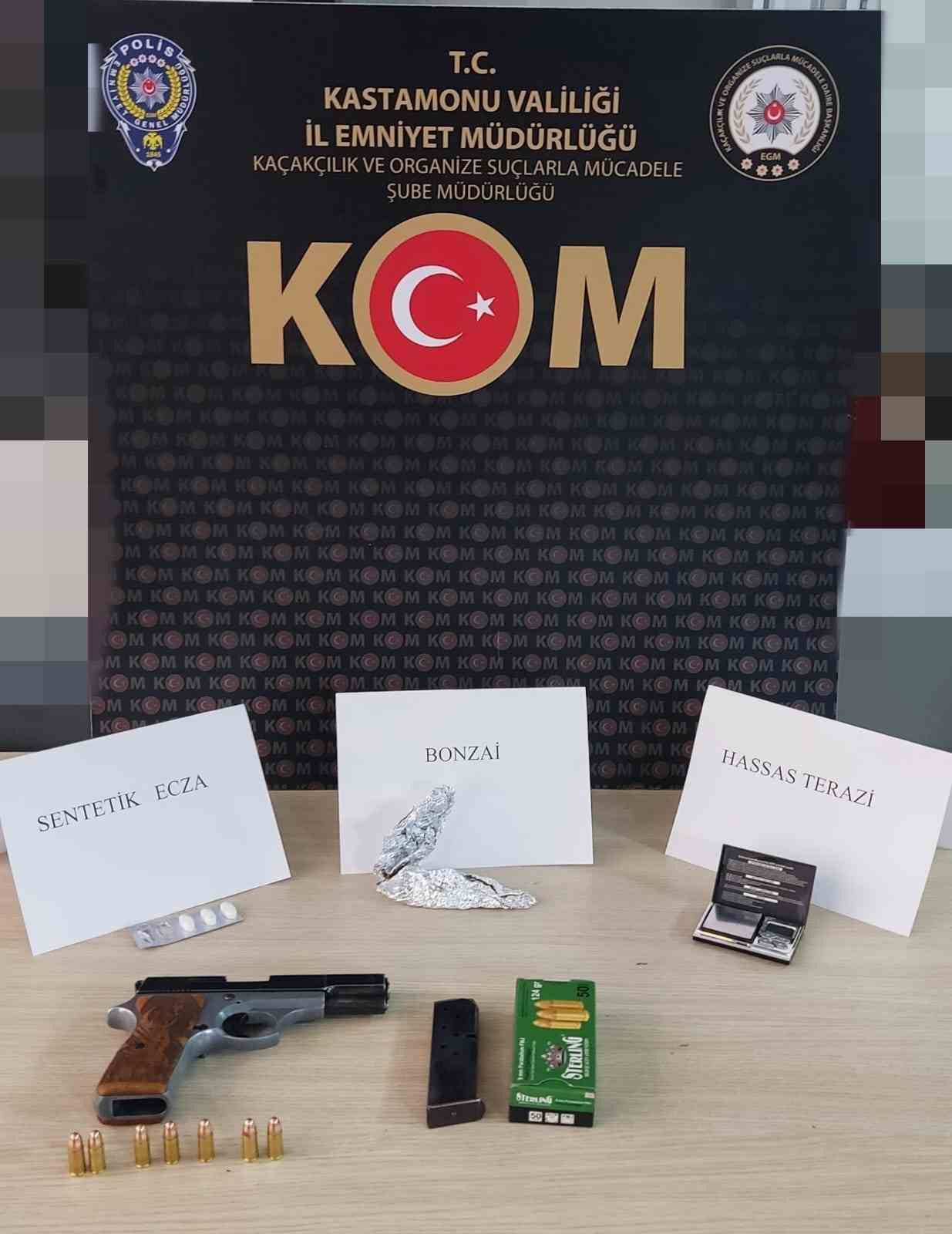 kastamonuda-uyusturucu-operasyonu-4-gozalti-0-jpg