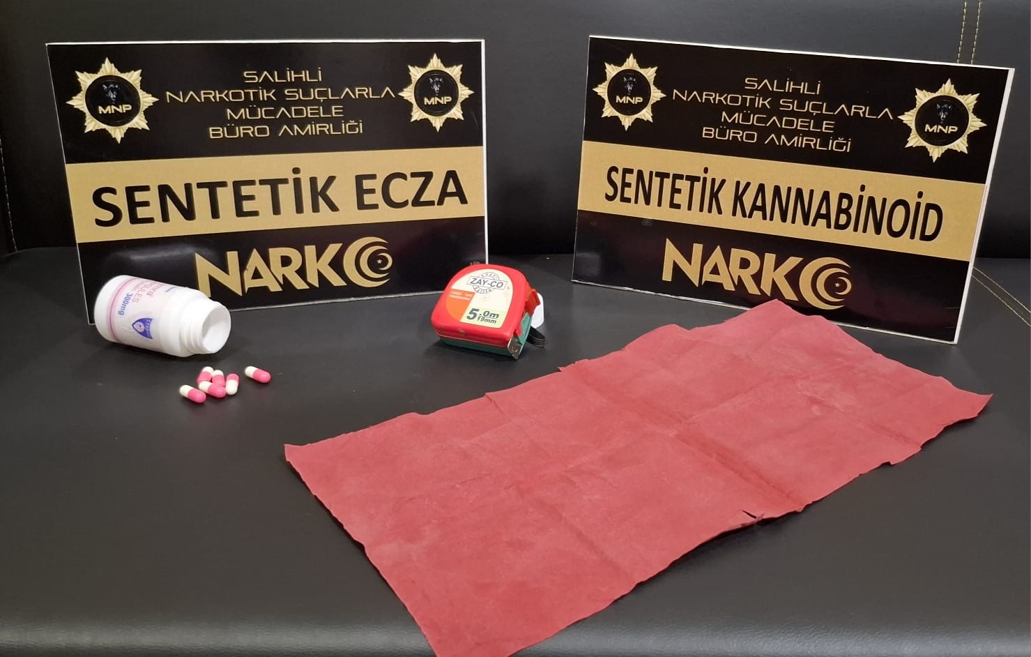 manisada-supheliden-kagida-emdirilmis-uyusturucu-cikti-0-jpg