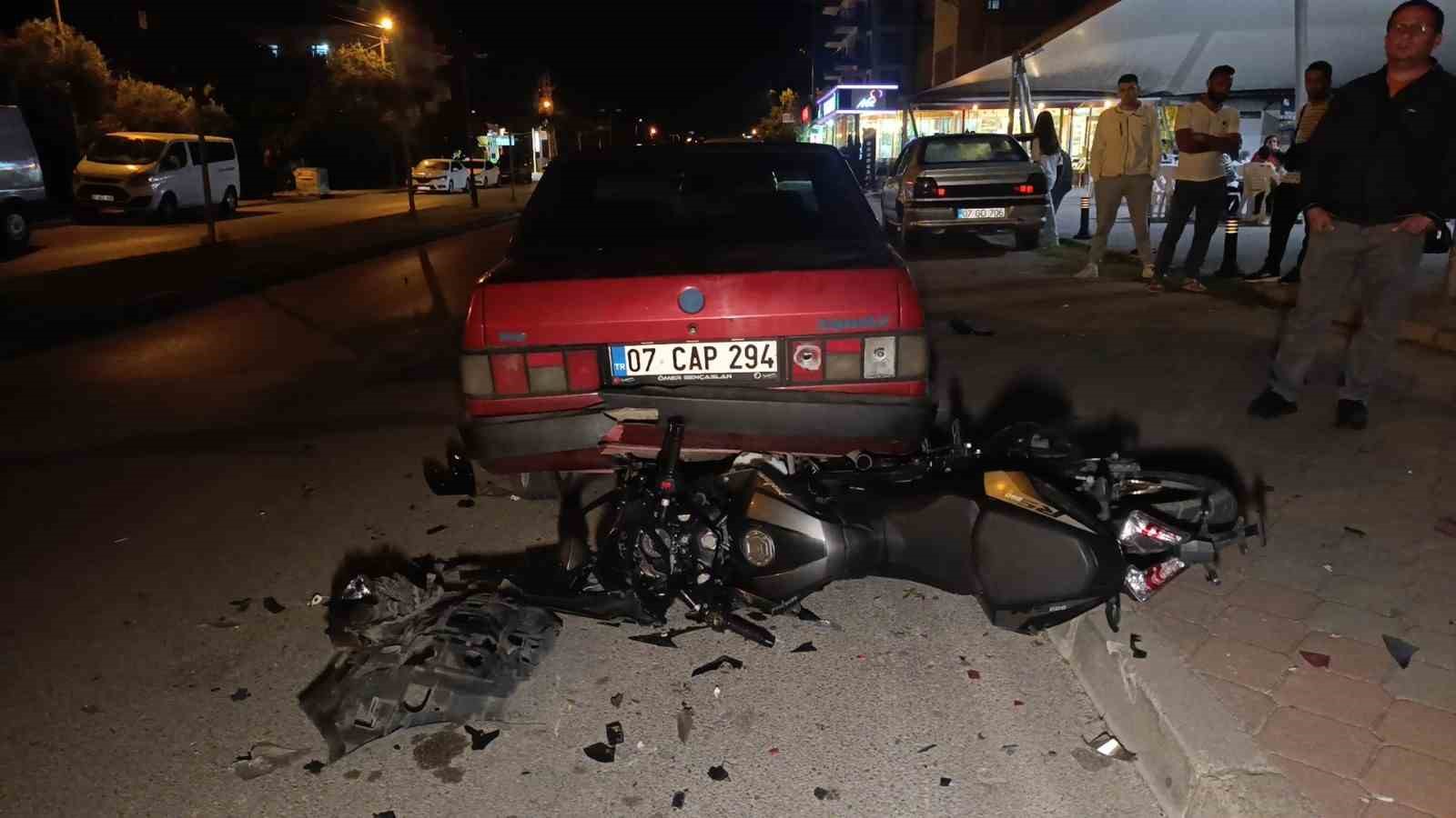motosikletli-genclerin-olumle-burun-buruna-geldigi-kaza-kamerada-0-jpg