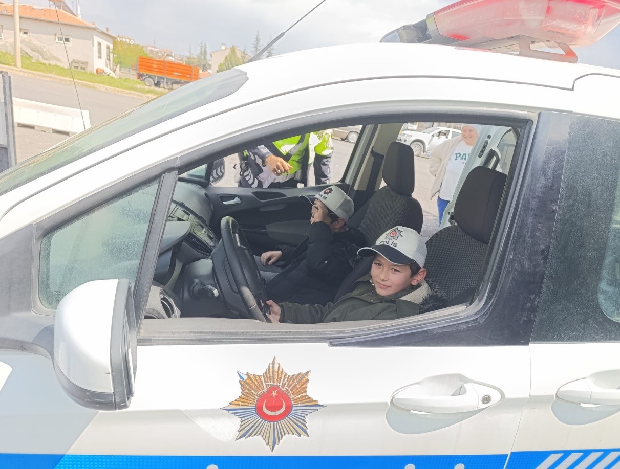 nigdede-ogrenciler-ve-suruculere-trafik-egitimi-verildi-0-jpg