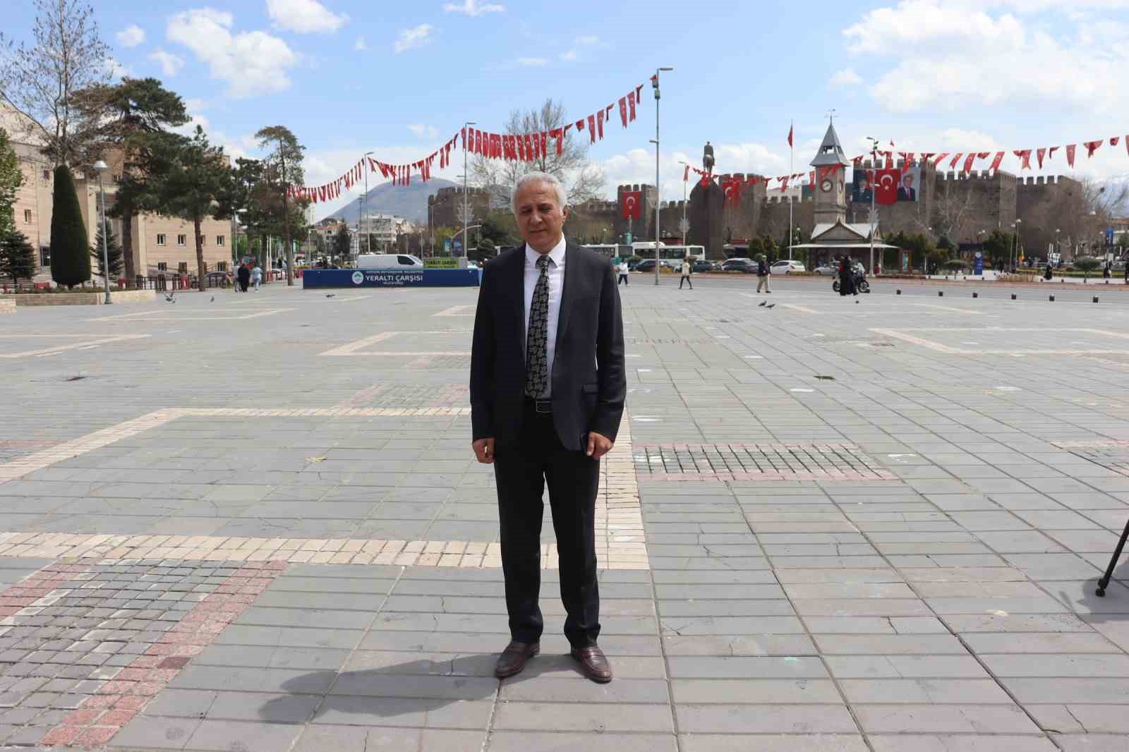 sahinden-meydanda-cagri-meydan-kavgasi-arasinda-iscinin-haklari-gume-gidiyor-0-jpg