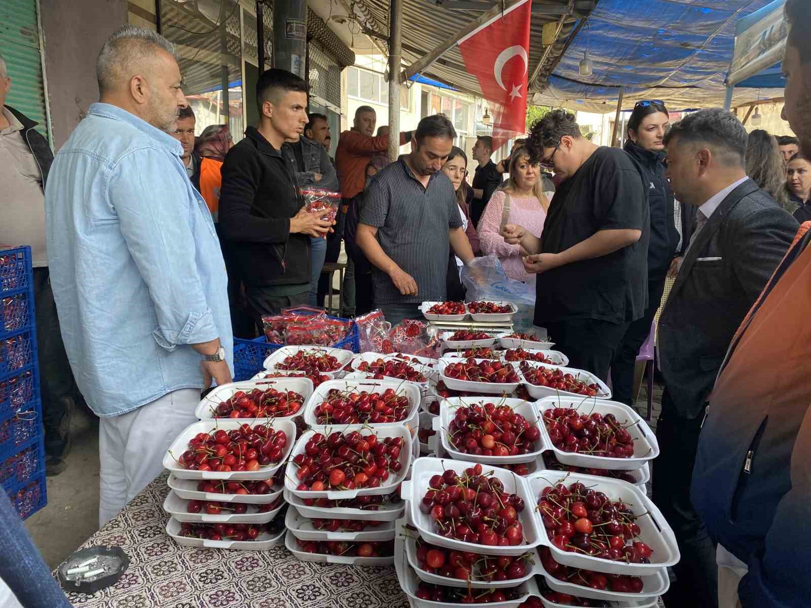 10-dakikada-2-bucuk-kilo-kiraz-yedi-altini-kazandi