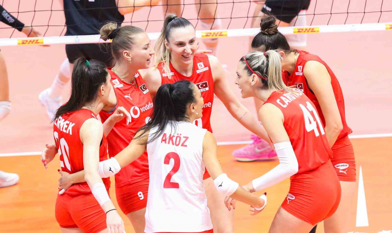 a-milli-kadin-voleybol-takimi-vnlnin-ilk-etabi-icin-cine-gitti