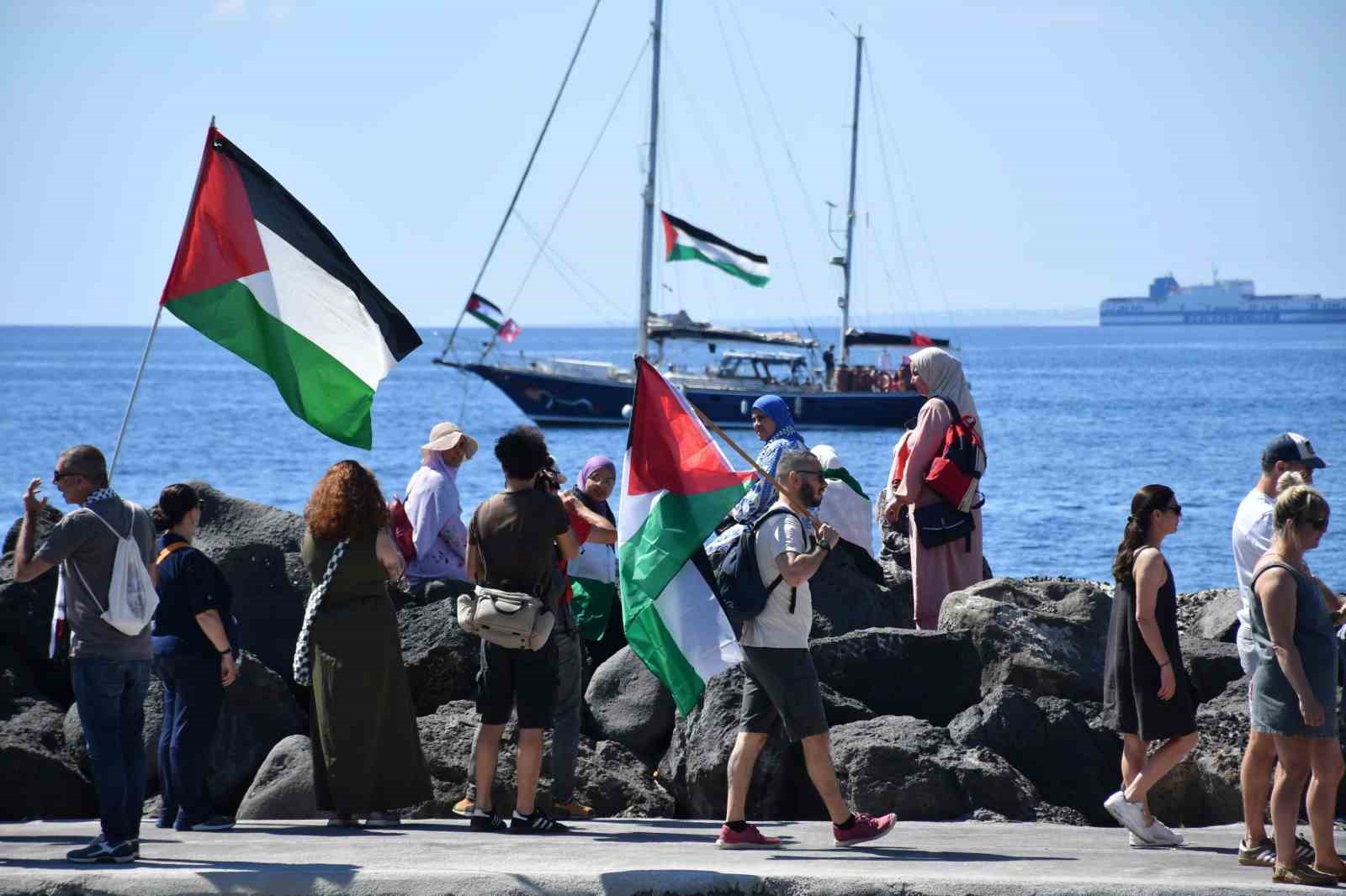 aktivistler-israil-ablukasini-kirmak-icin-italyadan-gazze-kiyilarina-dogru-yola-cikti