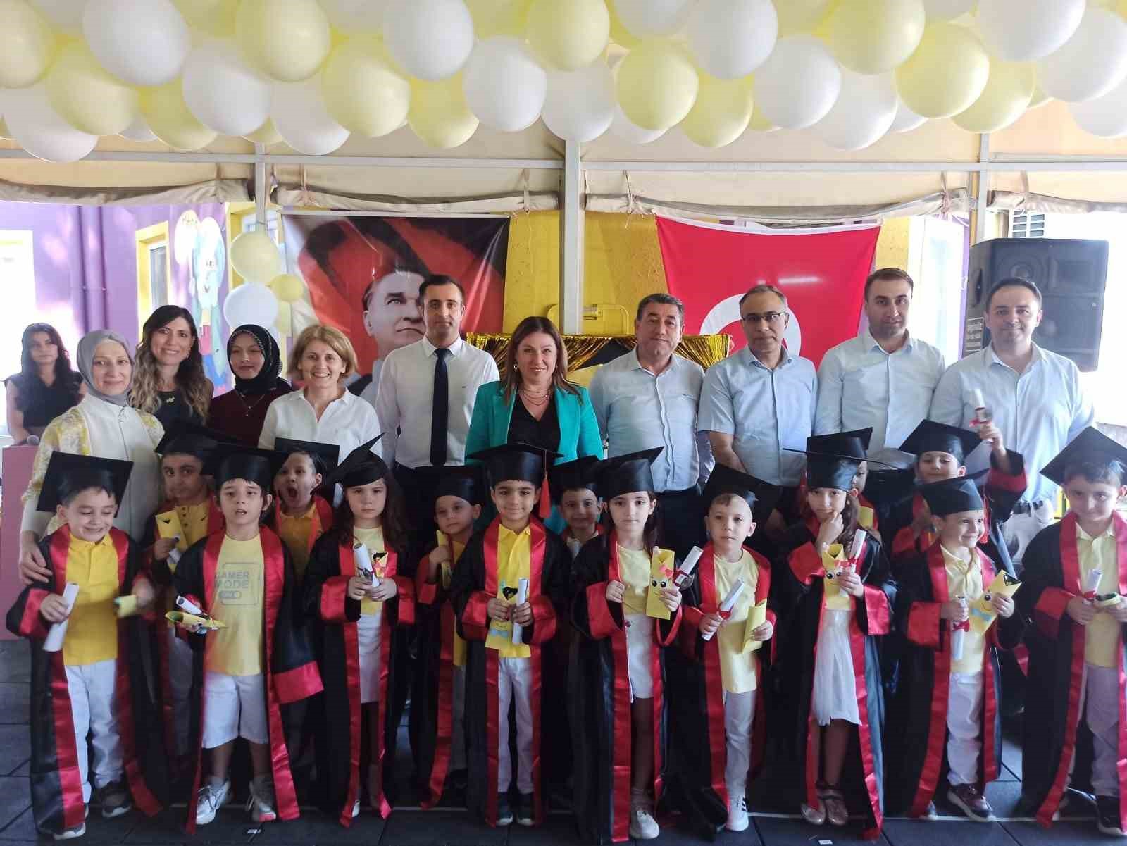 aydin-devlet-hastanesi-kresinde-mezuniyet-coskusu