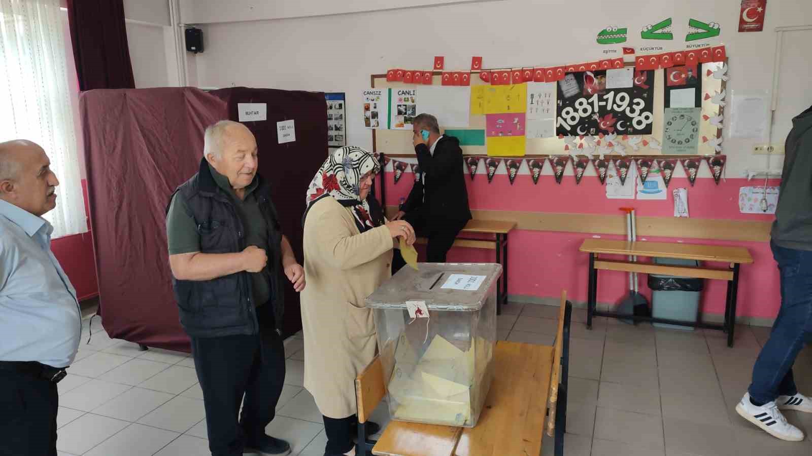 aydinlikevler-mahallesi-3-kez-muhtarlik-secimine-gitti