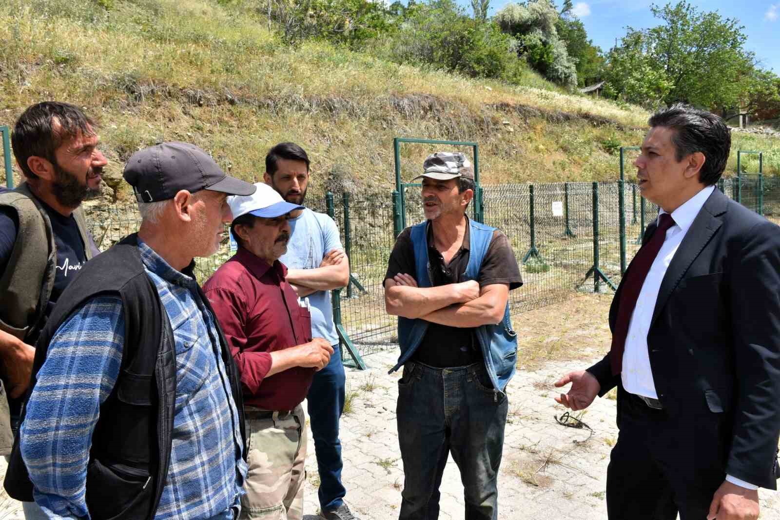 baskan-durguttan-hayvan-pazarinda-kurban-bayrami-oncesi-inceleme