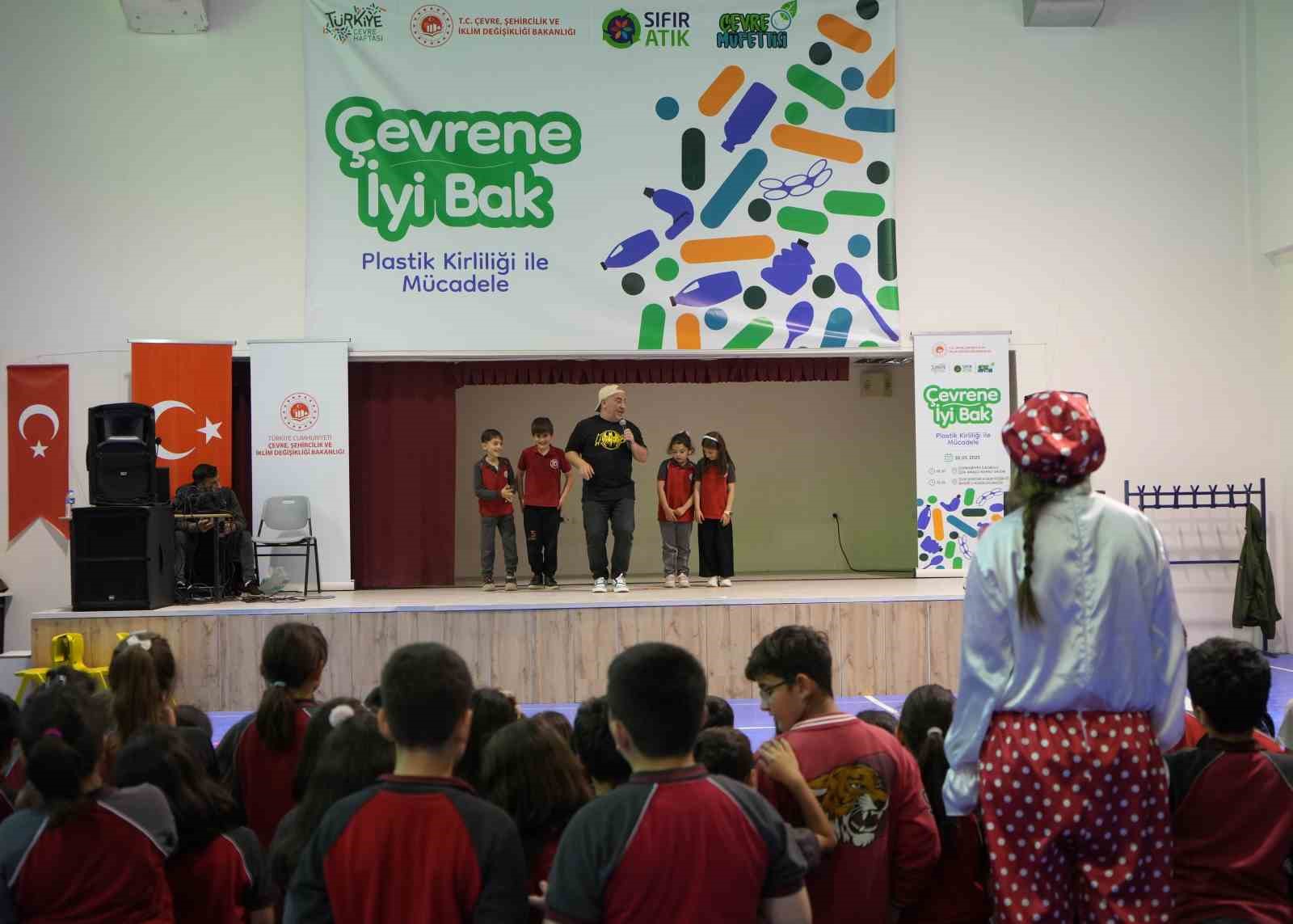 bayburtta-plastik-kirliligine-oyunlarla-dikkat-cekildi-cevrenin-onemini-eglenceyle-anlatildi