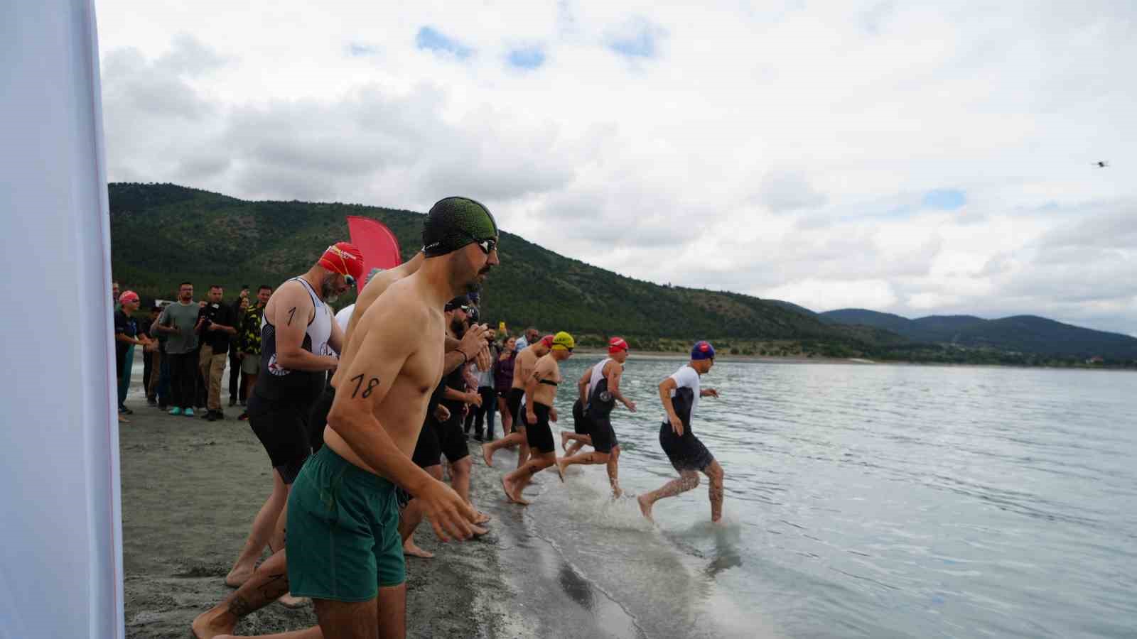 beyazin-ve-turkuazin-kalbinde-nefes-kesen-mucadele-salda-golunde-sporla-doga-el-ele