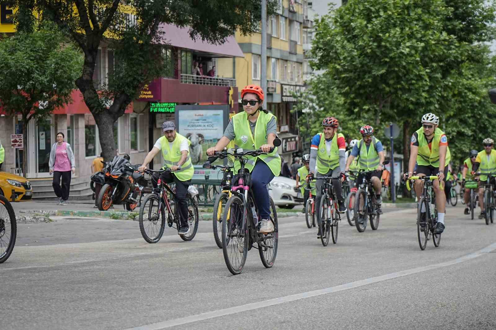 bisikletliler-farkindalik-icin-pedal-cevirdi