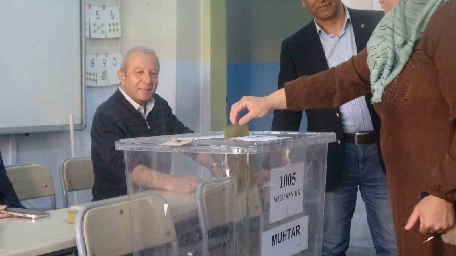 cankirida-vatandaslar-muhtar-secmek-icin-sandik-basina-gitti