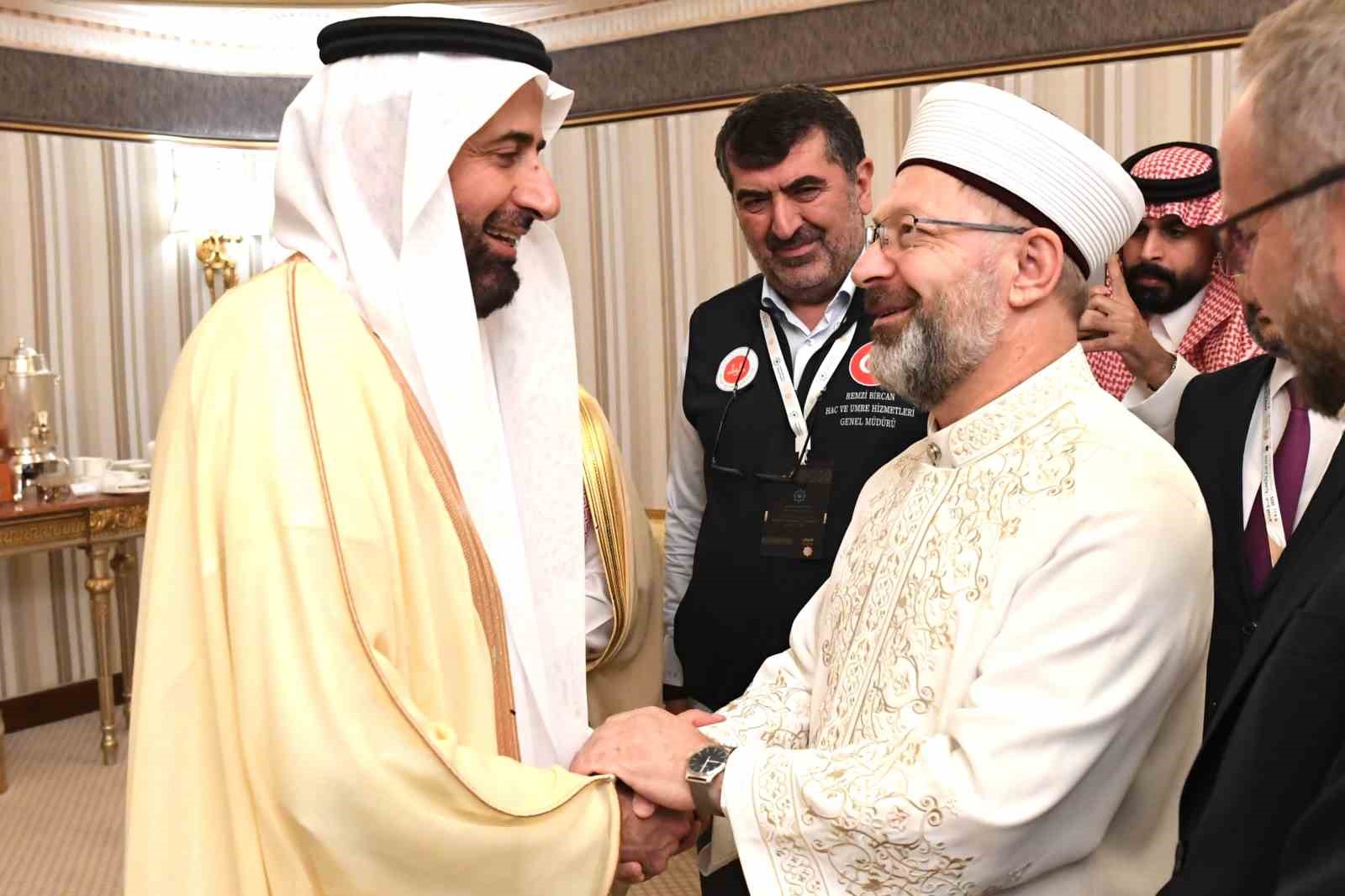diyanet-isleri-baskani-erbas-ciddede-buyuk-hac-sempozyumuna-katildi