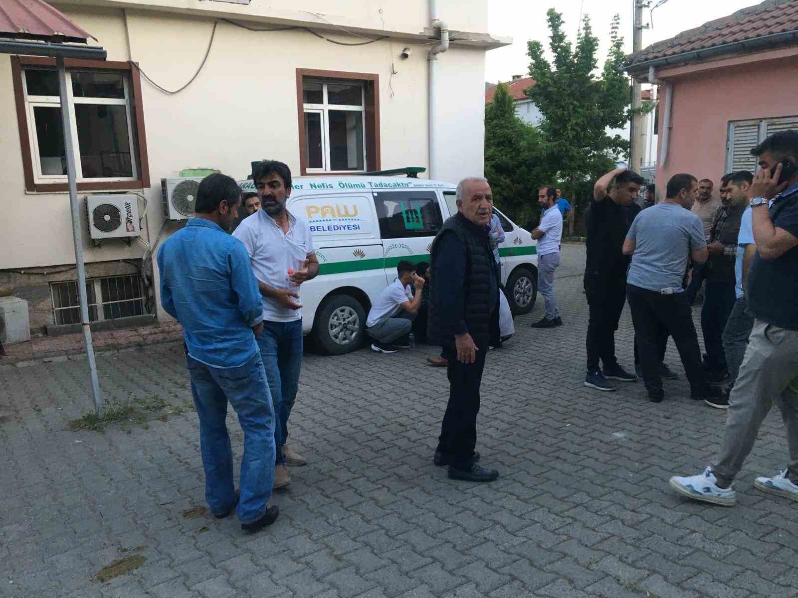 elazigda-15-yasindaki-cocuk-babasini-oldurdu-annesini-agir-yaraladi