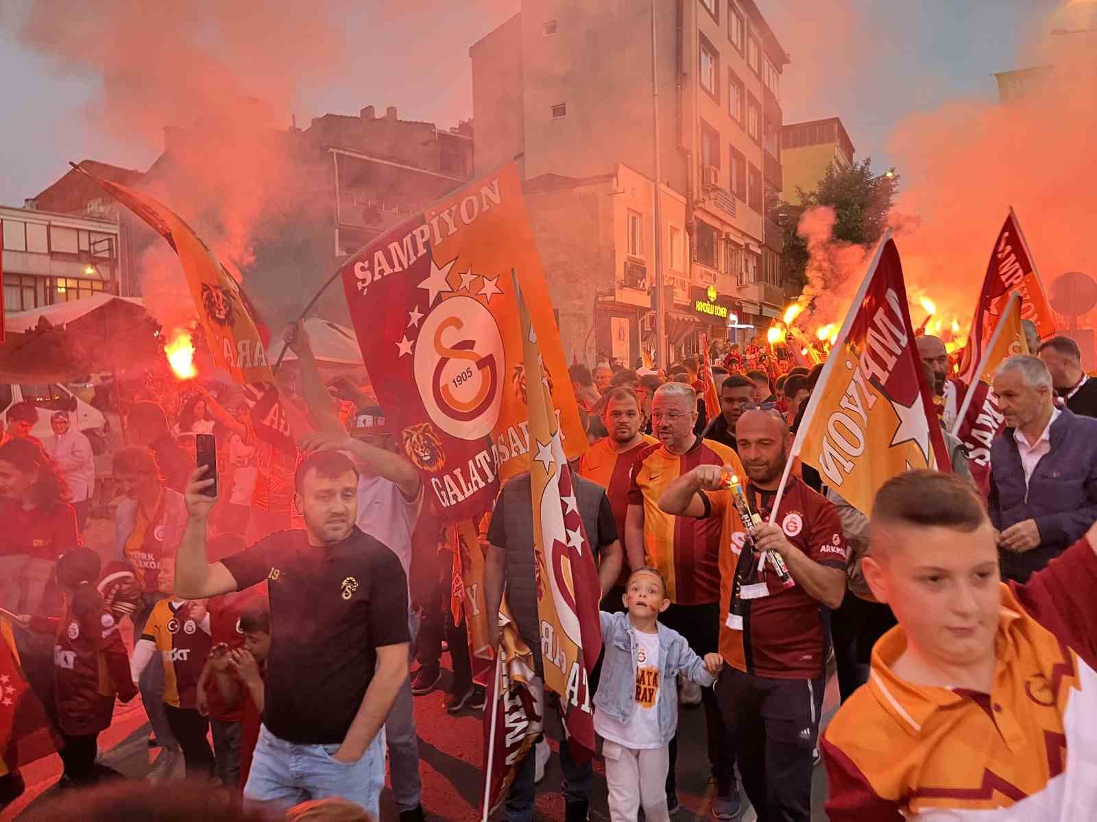 galatasarayin-sampiyonlugu-hayraboluda-coskuyla-kutlandi
