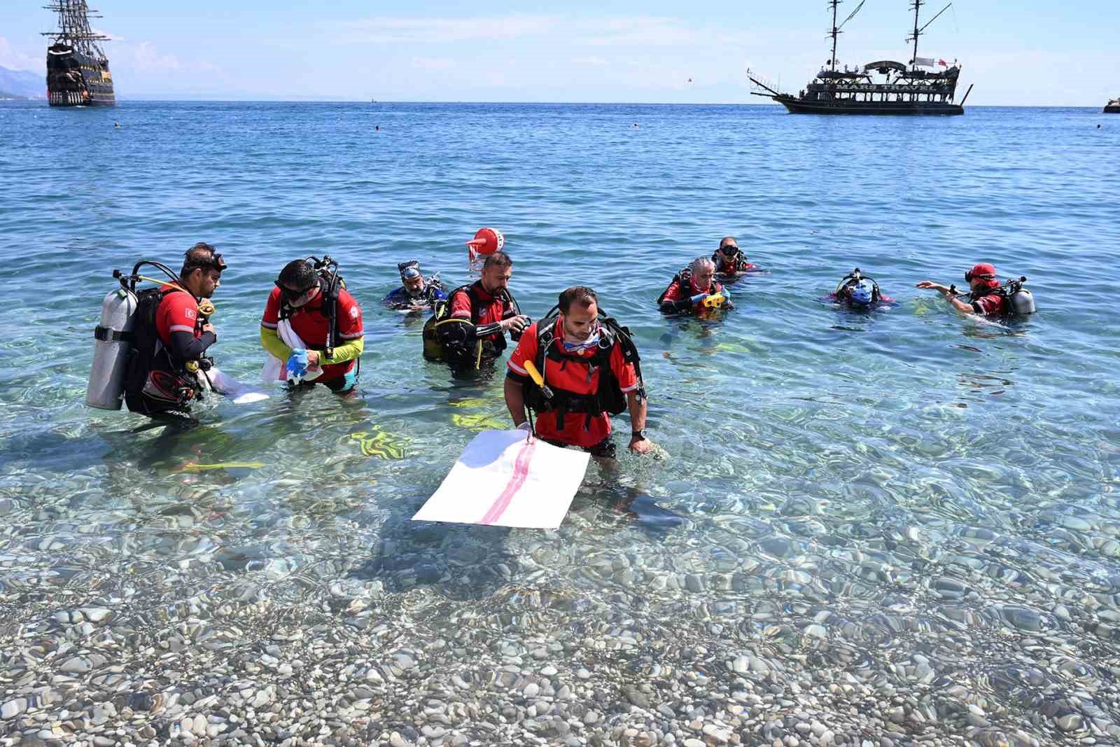 kemerde-deniz-dibi-ve-sahil-temizligi-etkinligi