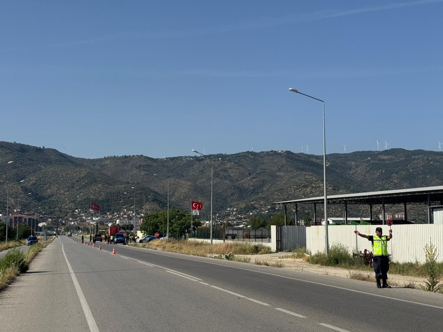 kocarlida-jandarmadan-huzur-denetimi-araclar-ve-sahislar-tek-tek-sorgulandi