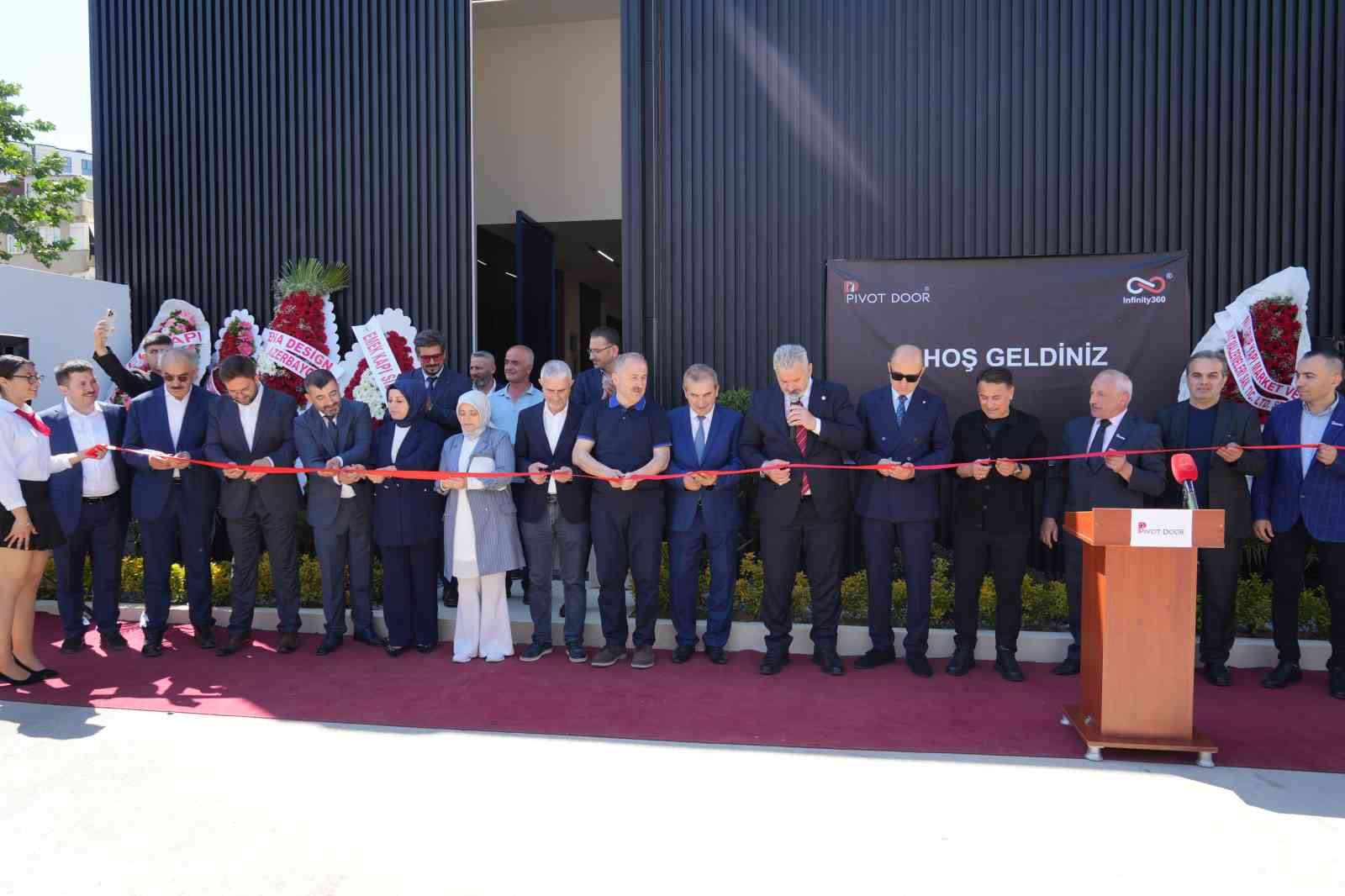 pivot-doordan-uclu-acilis-fabrika-ar-ge-ve-magazanin-ayni-anda-acilisi-gerceklestirildi