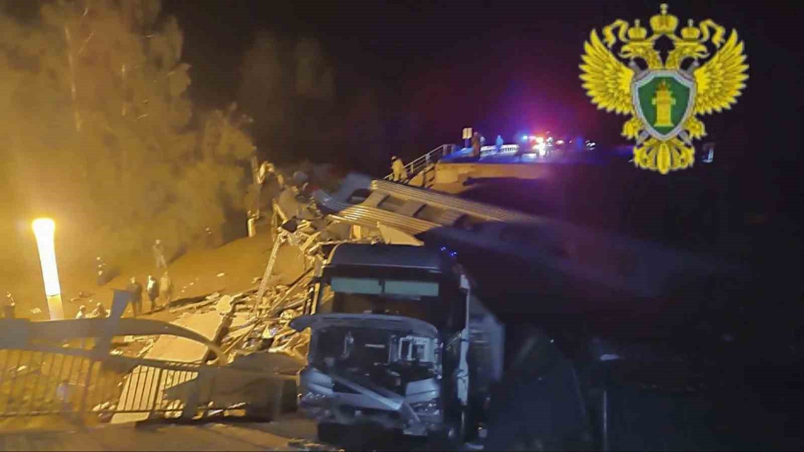 rusyada-kopru-yolcu-dolu-trenin-uzerine-coktu-7-olu