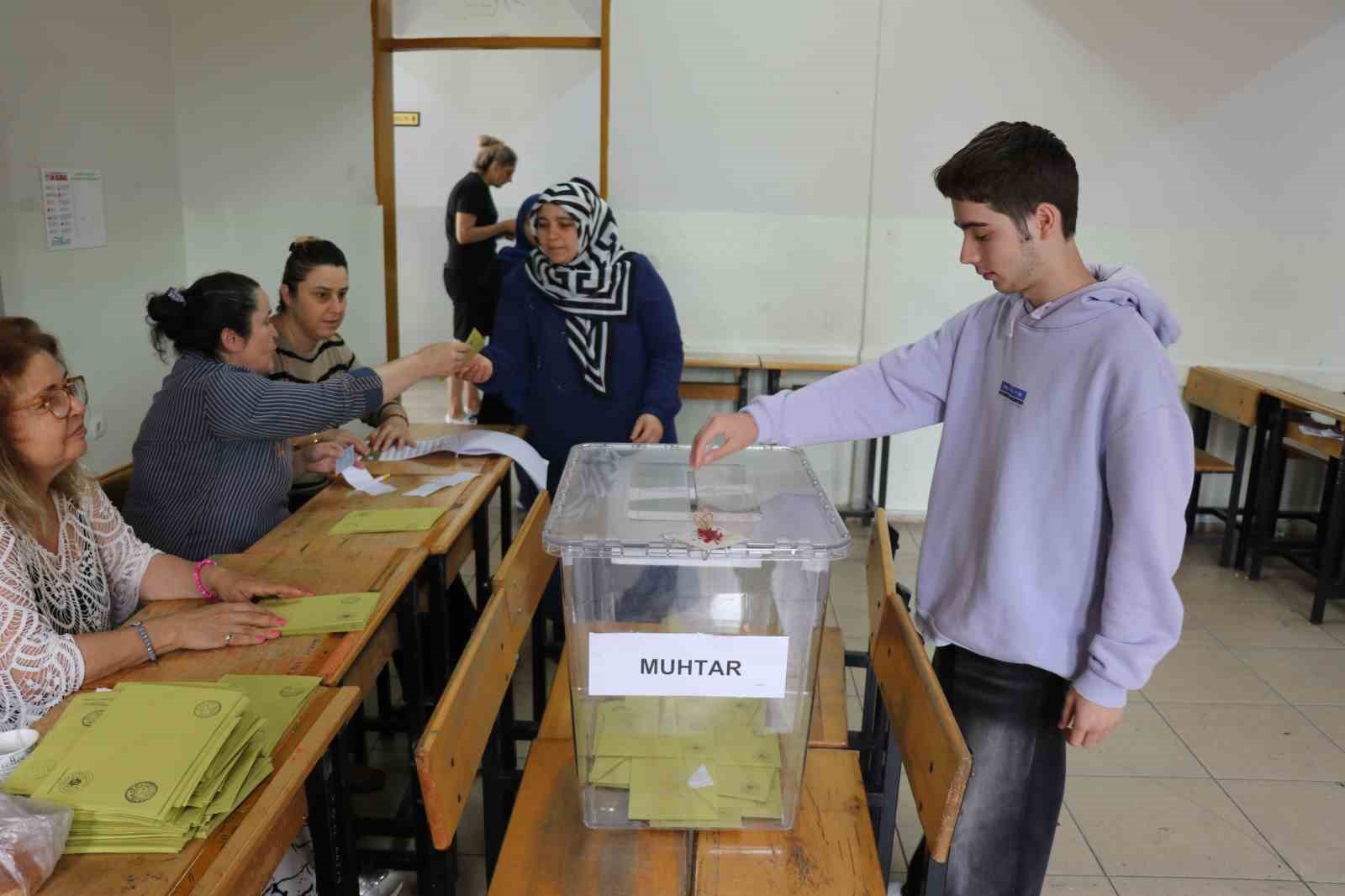 selcukbey-mahallesinde-muhtarlik-secimi-suruyor