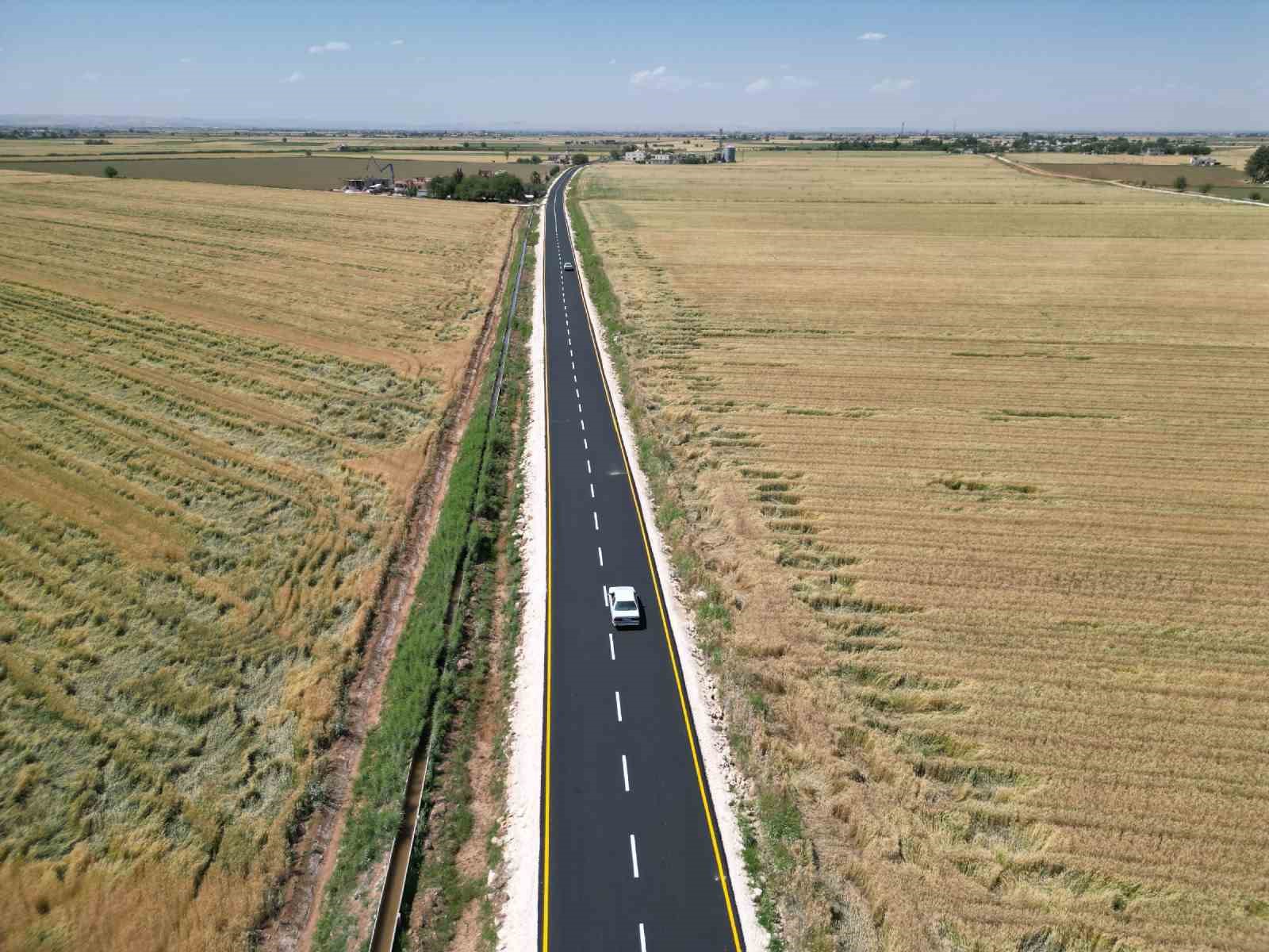 tarihi-ilcedeki-yol-ilk-defa-sicak-asfaltla-bulustu