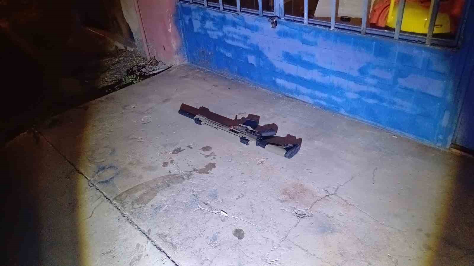 tekel-bayisinde-cikan-kavganin-ardindan-polis-ekiplerinden-kacan-4-kisi-kovalamaca-sonucu-yakalandi